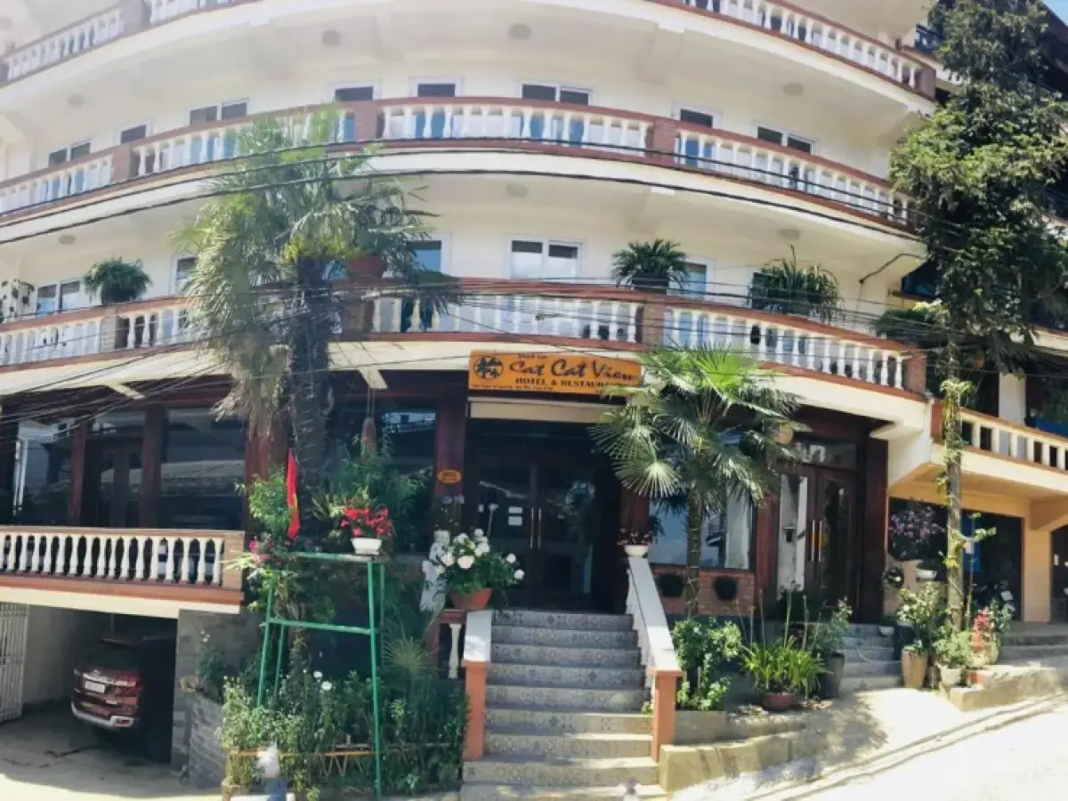 Cat Cat Sunrise Hotel