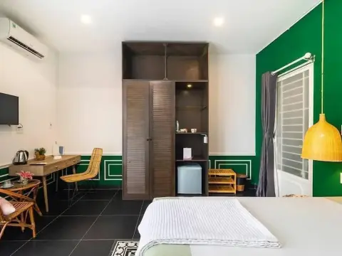 Christinas Saigon 1960s - Photo 2