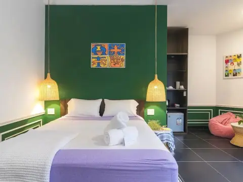 Christinas Saigon 1960s - Photo 4