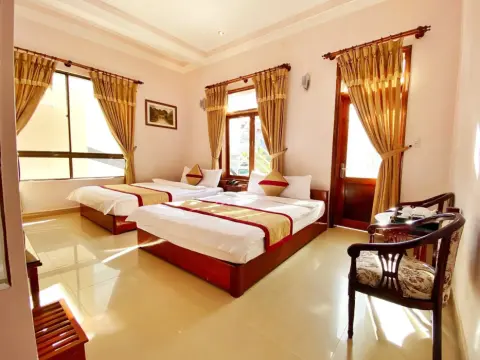 Gold Night Hotel - Photo 2
