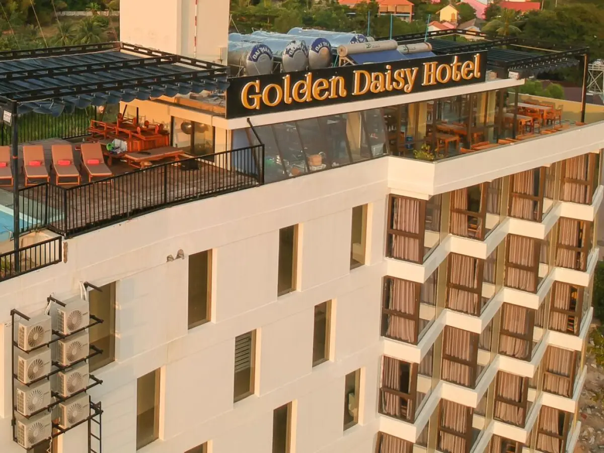Golden Daisy Hotel