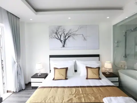 Golden Dragon Hotel - Photo 3