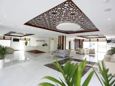 Golden Dragon Hotel - Photo 1