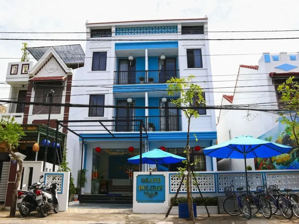 Grand Holiday Villa