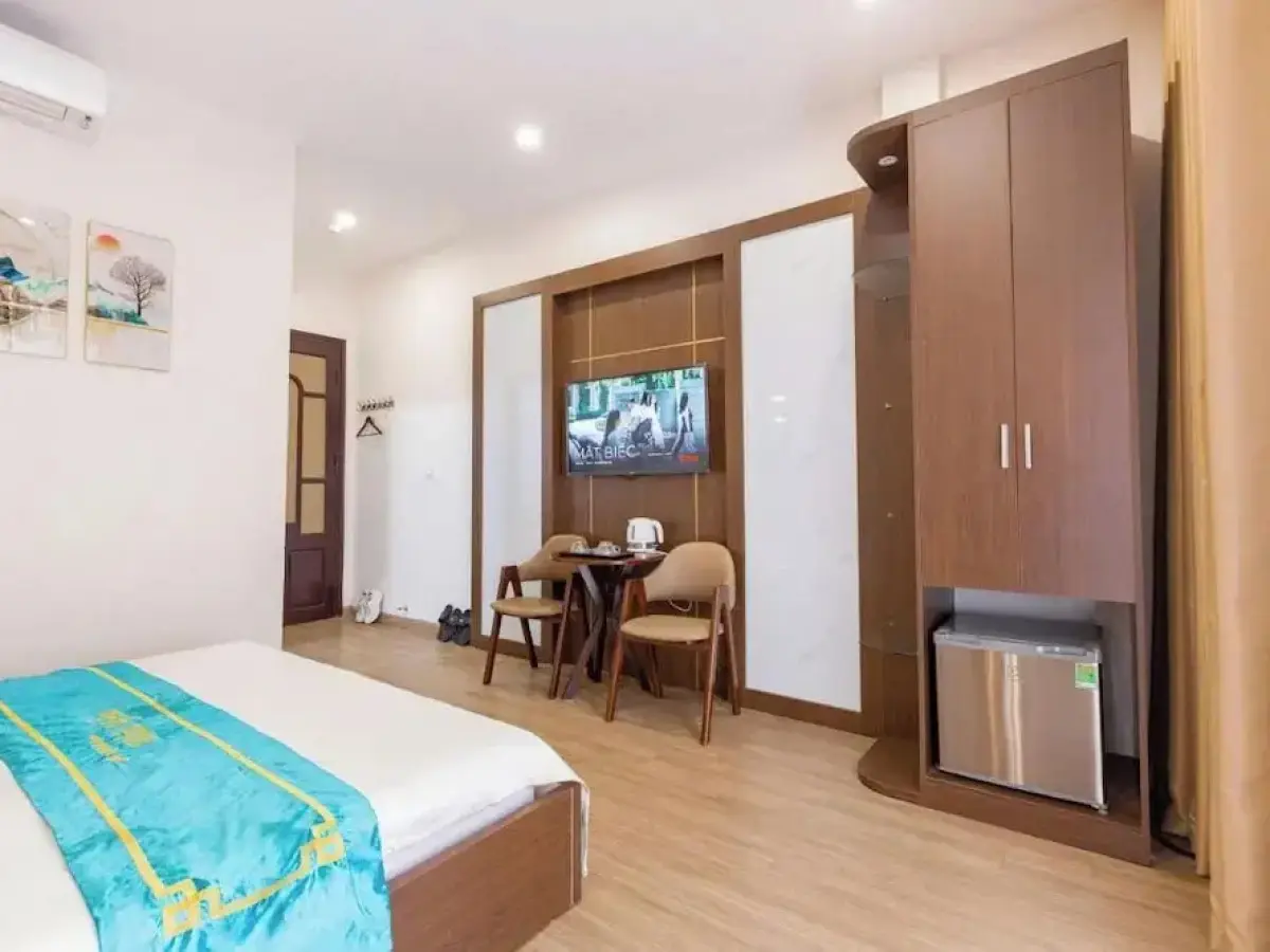 Hai Yen Hotel - 109 Tran Duy Hung