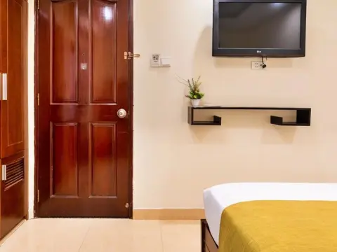 HANZ Front Green Park Hotel - Photo 2