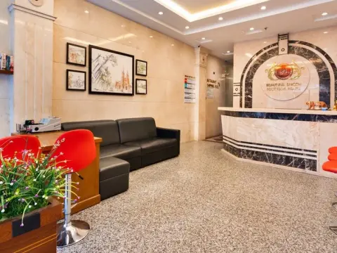 HANZ Front Green Park Hotel - Photo 1