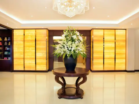 Hilton Garden Inn Hanoi - Photo 2