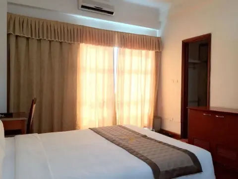 Holiday View Hotel - Photo 1