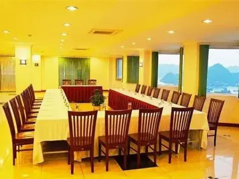 Holiday View Hotel - Photo 4