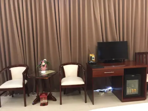 HOTEL LUXURY - Dist 6 - Photo 1
