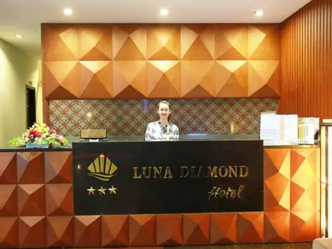 Luna Diamond - Photo 2