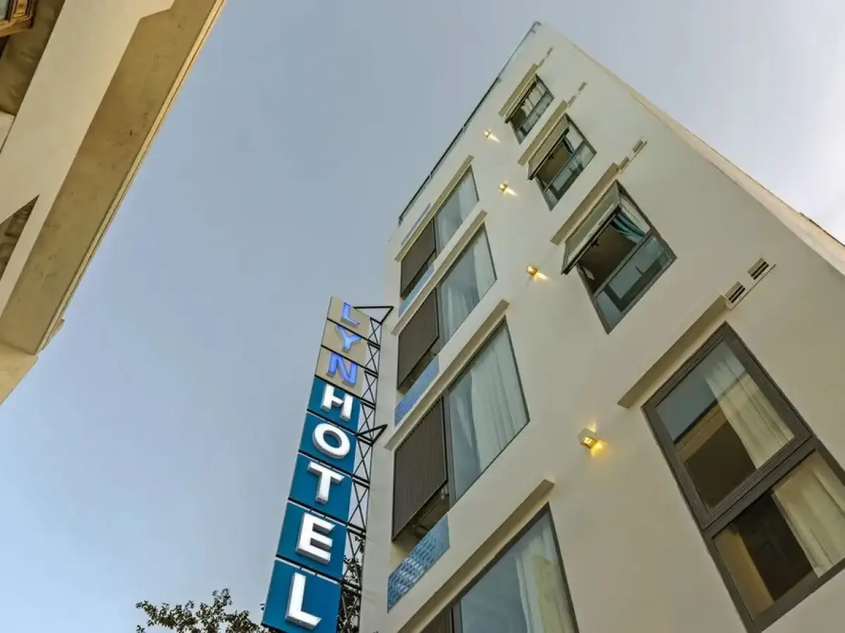 Lyn's Hotel & Apartment