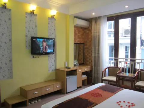 Madam Moon Hotel - Photo 2
