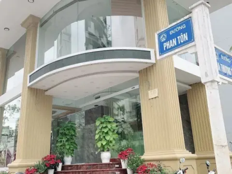 Majestic Hotel - Photo 1