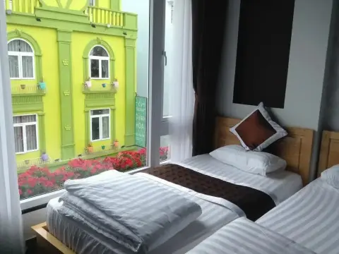 Mr Rot's Secret Hotel - Photo 2