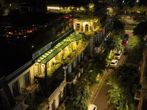 Paris Of Dragonbay Hotel - Photo 1