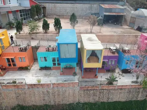 Queen Bee Hotel - Photo 1