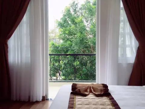 Queen Hotel - Photo 2