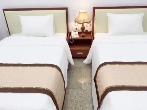 Queen Hotel - Photo 3