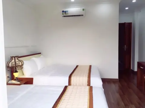 Queen Hotel - Photo 4