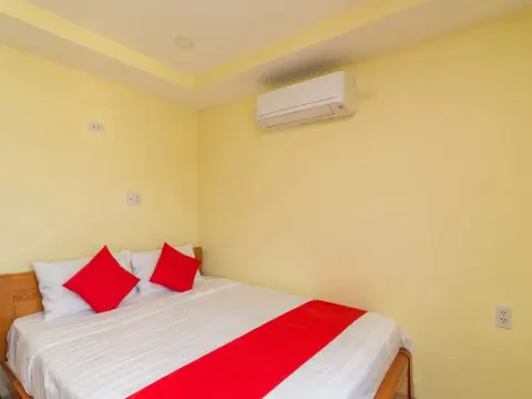 Quoc Vinh Hotel & Apartment - Photo 1