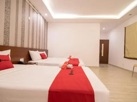 RedDoorz @ Pham Ngu Lao Street 3 - Photo 1