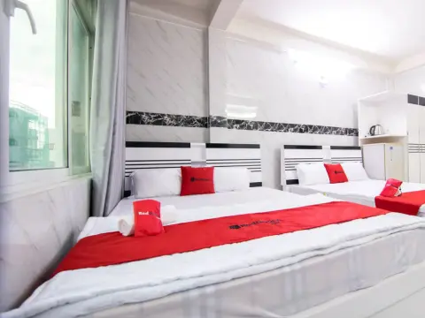 RedDoorz Plus near Ben Thanh Market - Photo 2