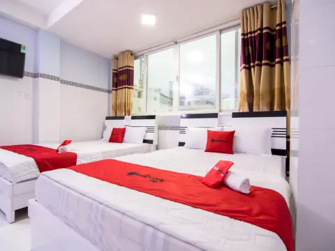 RedDoorz Plus near Ben Thanh Market - Photo 3