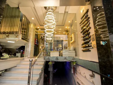 RedDoorz Plus near Ben Thanh Market - Photo 1