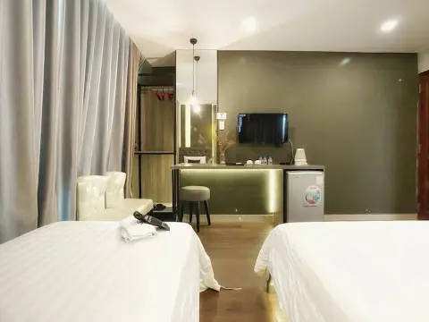 Reddoorz Plus Near Saigon Centre - Photo 2