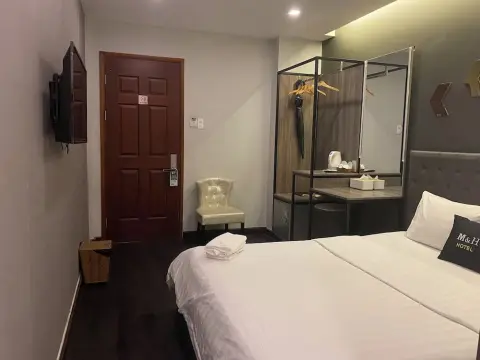 Reddoorz Plus Near Saigon Centre - Photo 3