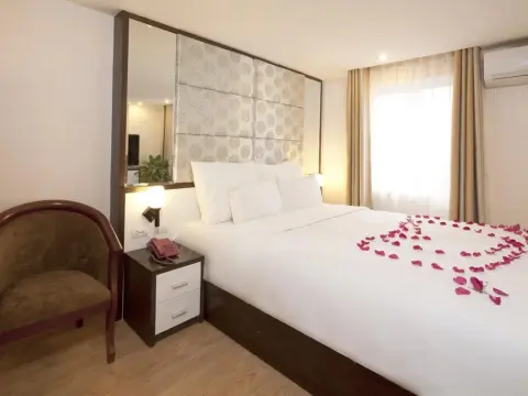 Rising Dragon Villa Hotel - Photo 2