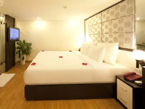 Rising Dragon Villa Hotel - Photo 3