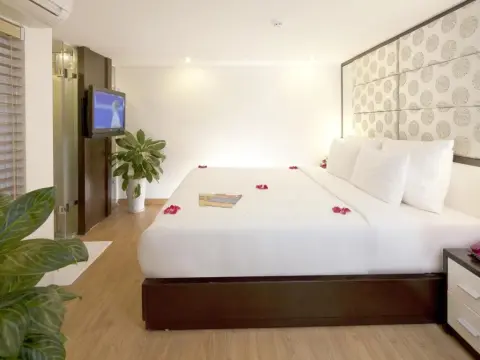 Rising Dragon Villa Hotel - Photo 4