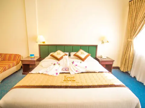 Royal Hotel - Photo 4