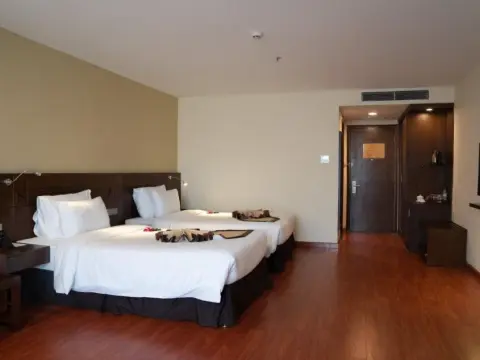 Sai Gon Phu Tho Hotel - Photo 3