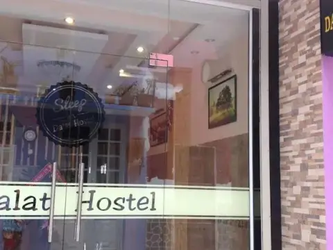 Sleep in Dalat Hostel - Photo 1
