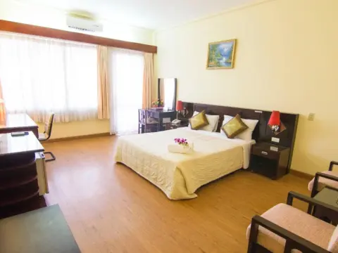 Song Hong Hotel - Photo 3