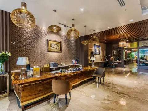 Sunflower CBQ Hotel - Photo 1