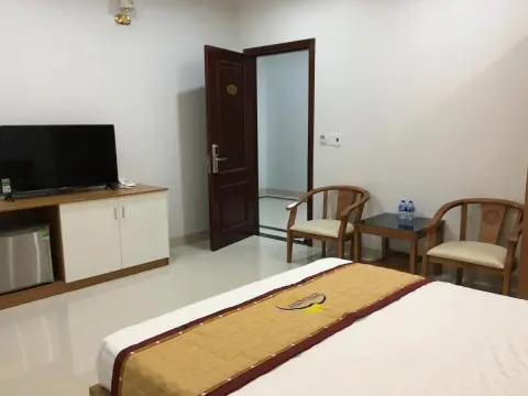 Sunshine Hotel - Photo 2