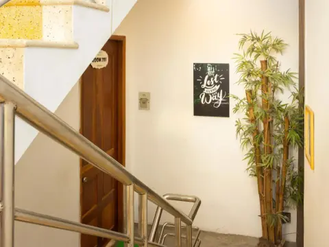 The Nineties Hostel - Photo 3
