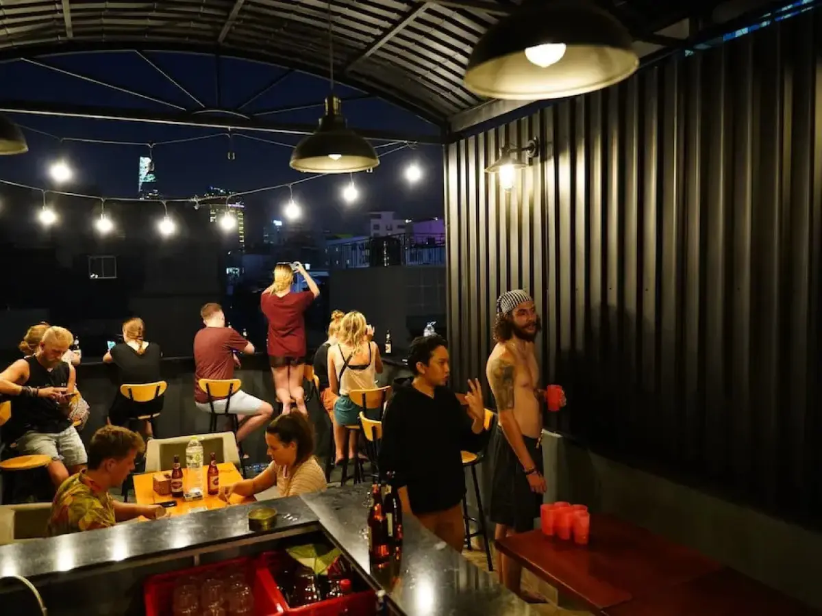 The Prince of Whales Hostel & Bar