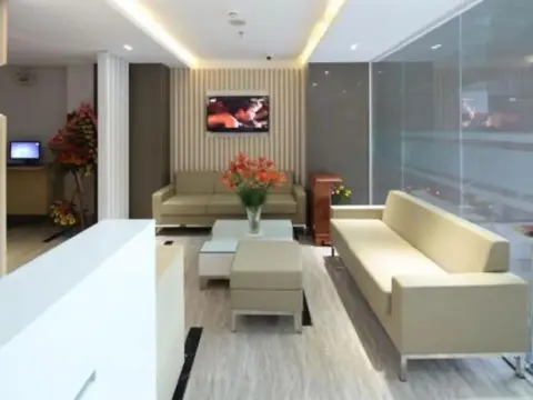 Tristar Hotel - Photo 2